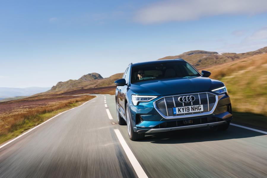  Audi e-tron 55 Quattro 2019 года  (UK) (фото 27 из 40)